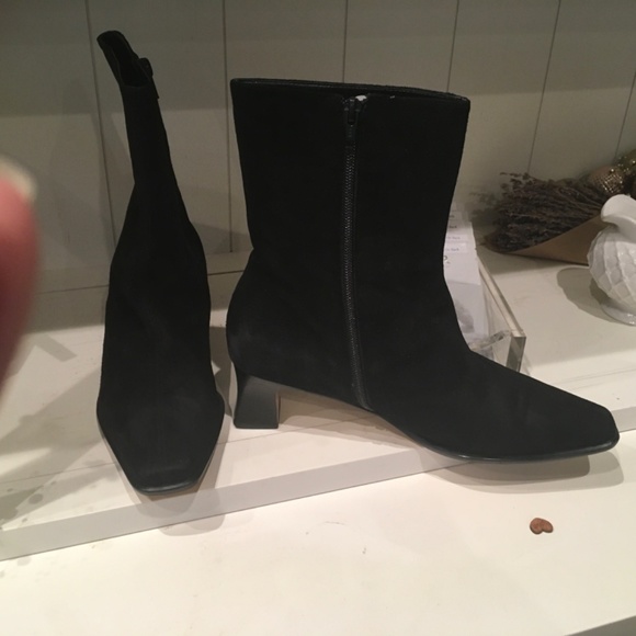 Etienne Aigner Camera Black Suede Boots Size 10 - Picture 5 of 5